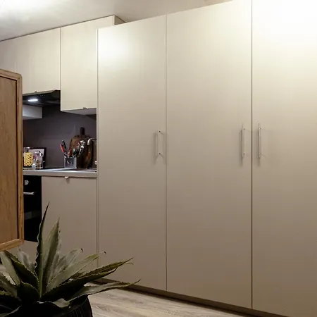 Moderne - Hyper-central Et Calme Appartement